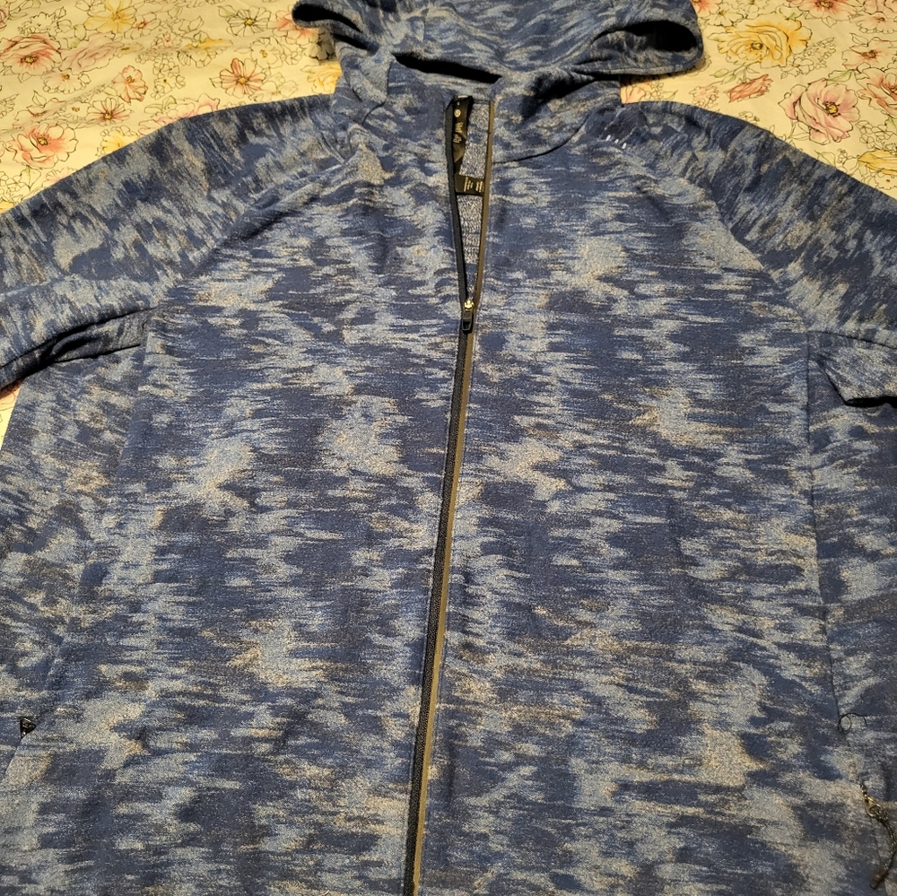 Lulu lemon zip up size Large